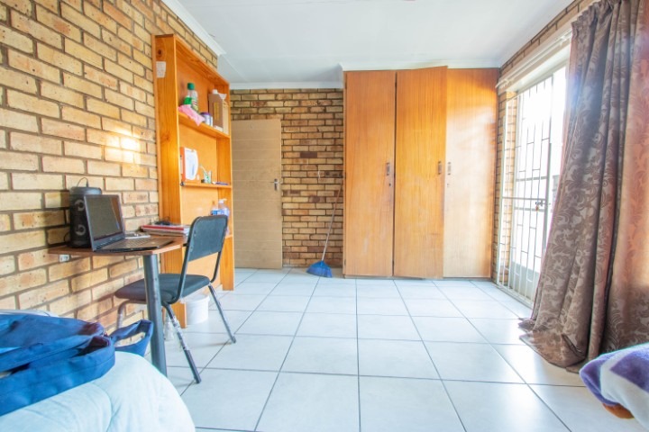 To Let 11 Bedroom Property for Rent in Die Bult North West